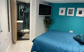 Cosy Cabin With Private Bathroom